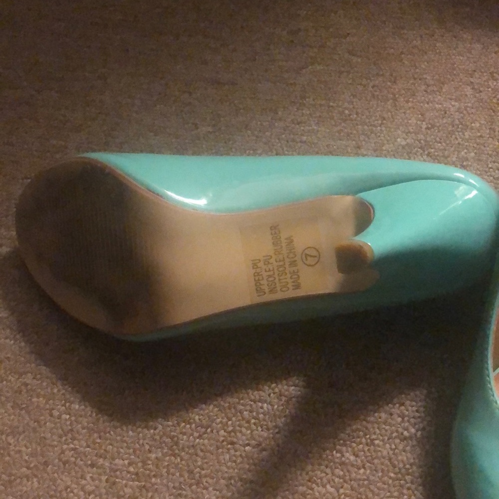 Mint Heels - Picture 3 of 3